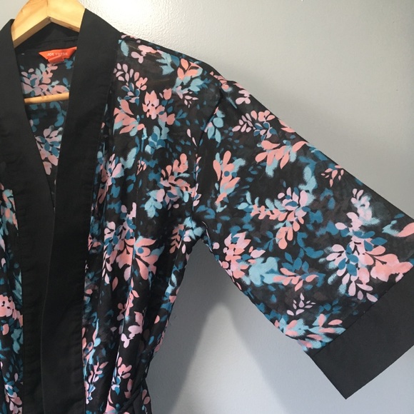 Floral Print Black Trim Short Kimono Robe - Picture 5 of 8
